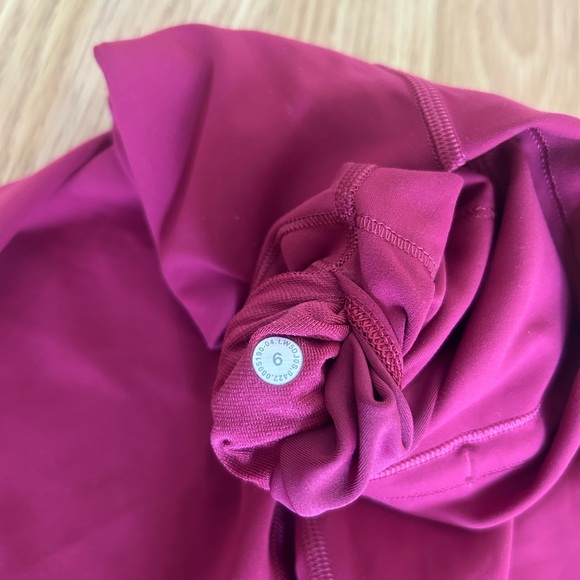 Lululemon Wunder Train High-Rise Tight 28" Leggings
Size 6 - Picture 9 of 9